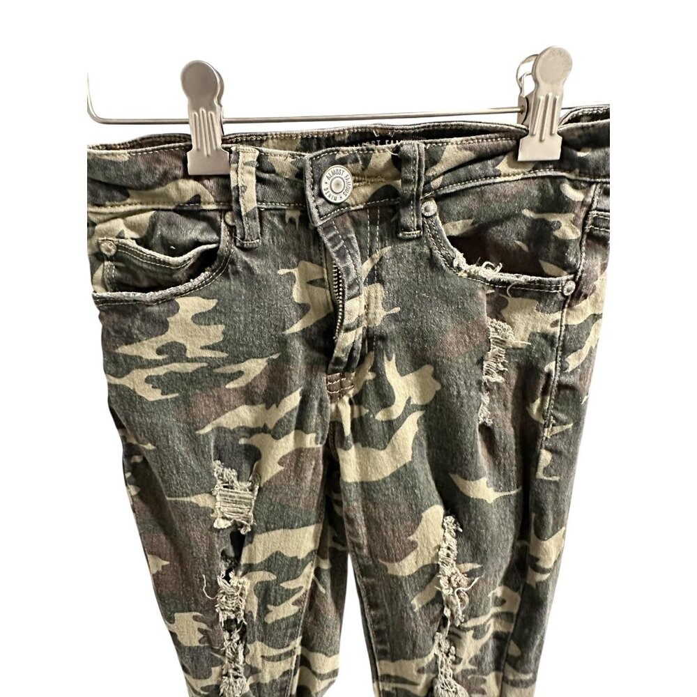 👗 2/$30 👗 Distressed Camo Skinny Jeans For Women - Picture 3 of 8